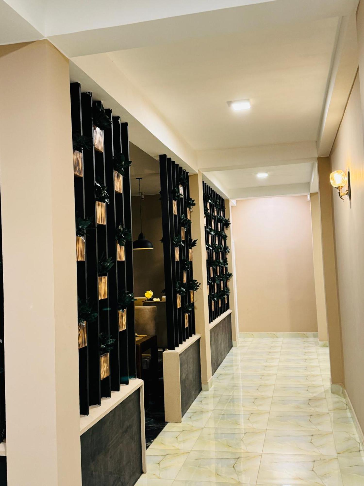 Royal Bliss Hotel Нувара Елия Екстериор снимка