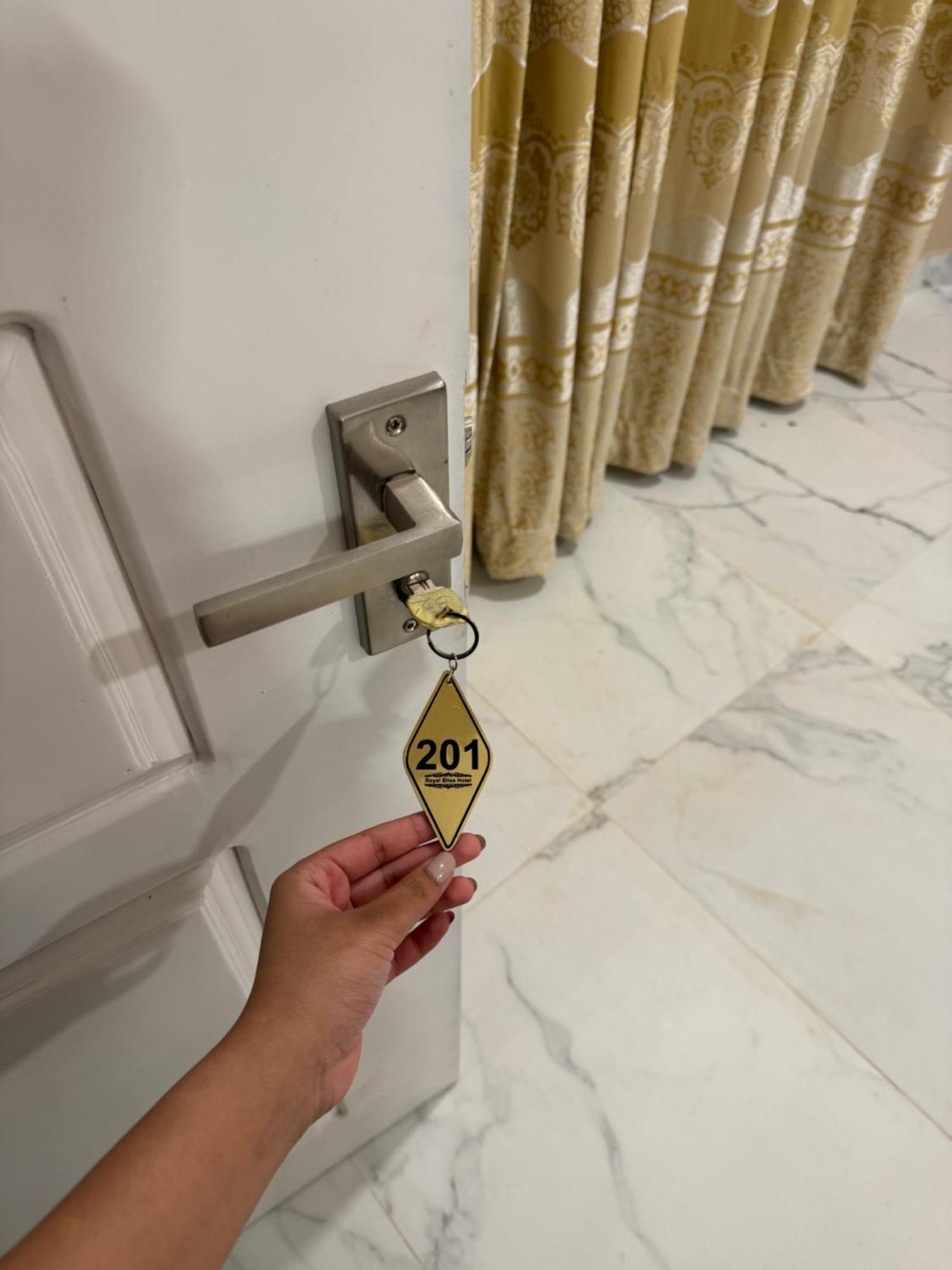 Royal Bliss Hotel Нувара Елия Екстериор снимка