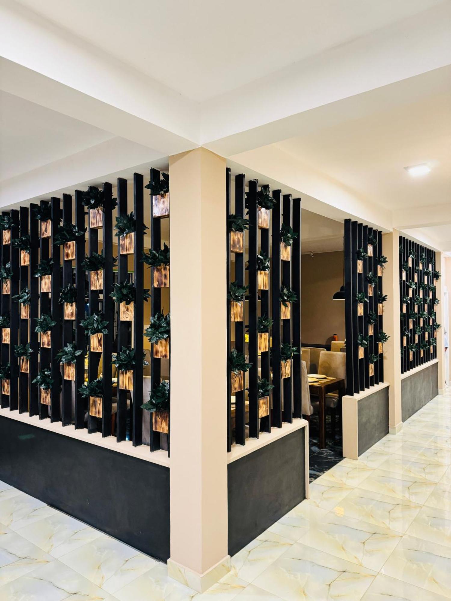 Royal Bliss Hotel Нувара Елия Екстериор снимка