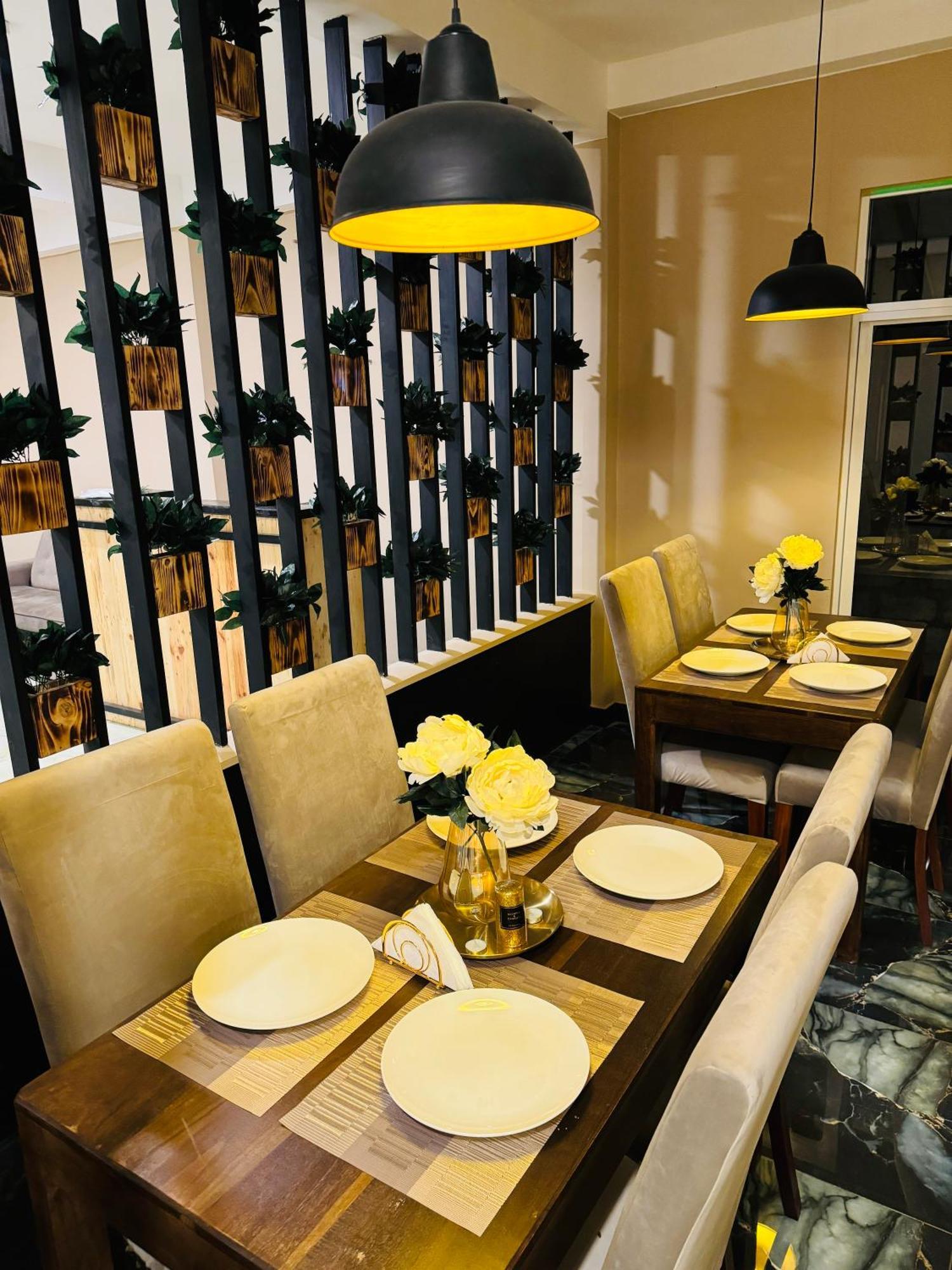 Royal Bliss Hotel Нувара Елия Екстериор снимка