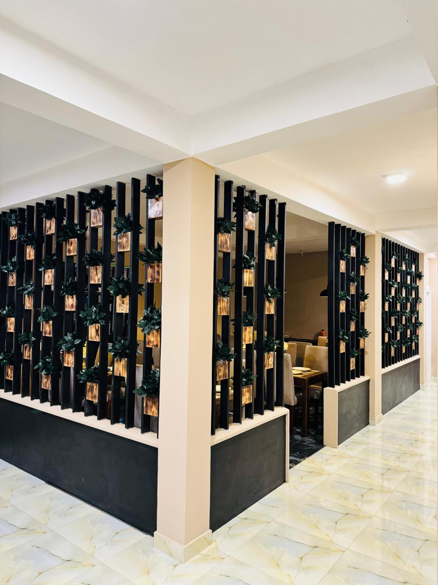 Royal Bliss Hotel Нувара Елия Екстериор снимка